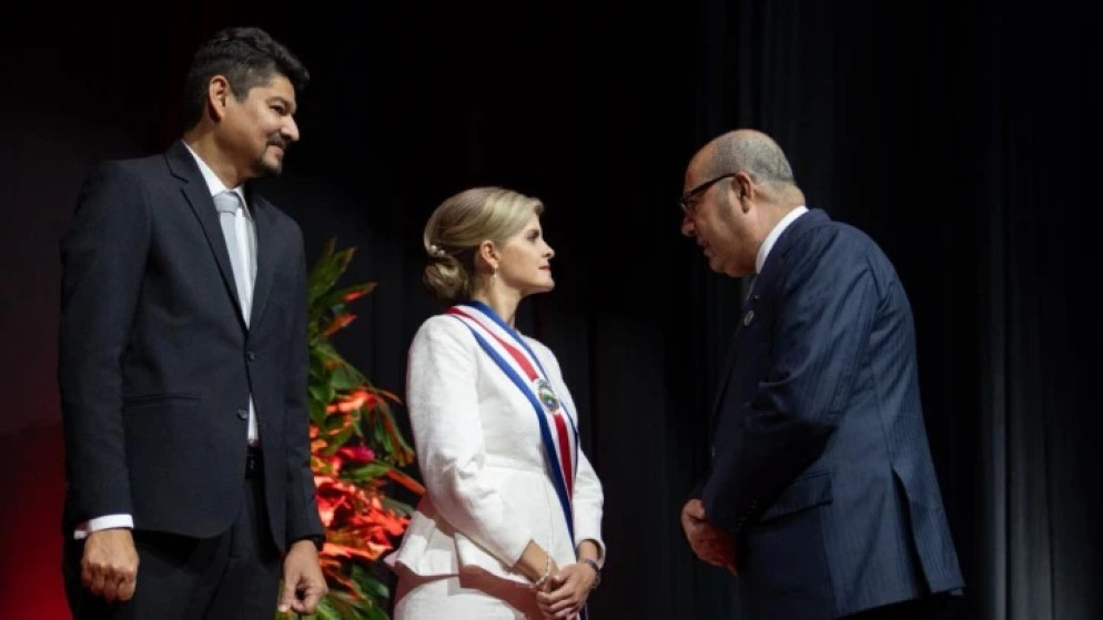 السفير الاردني ينقل تهاني الملك لرئيسة كوستاريكا الجديدة