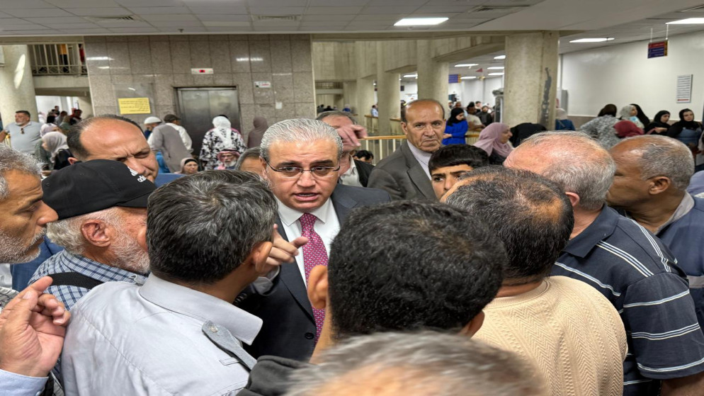 وزير الصحة يوجه بإجراءات عاجلة للتخفيف على المرضى في مستشفى الأمير حمزة