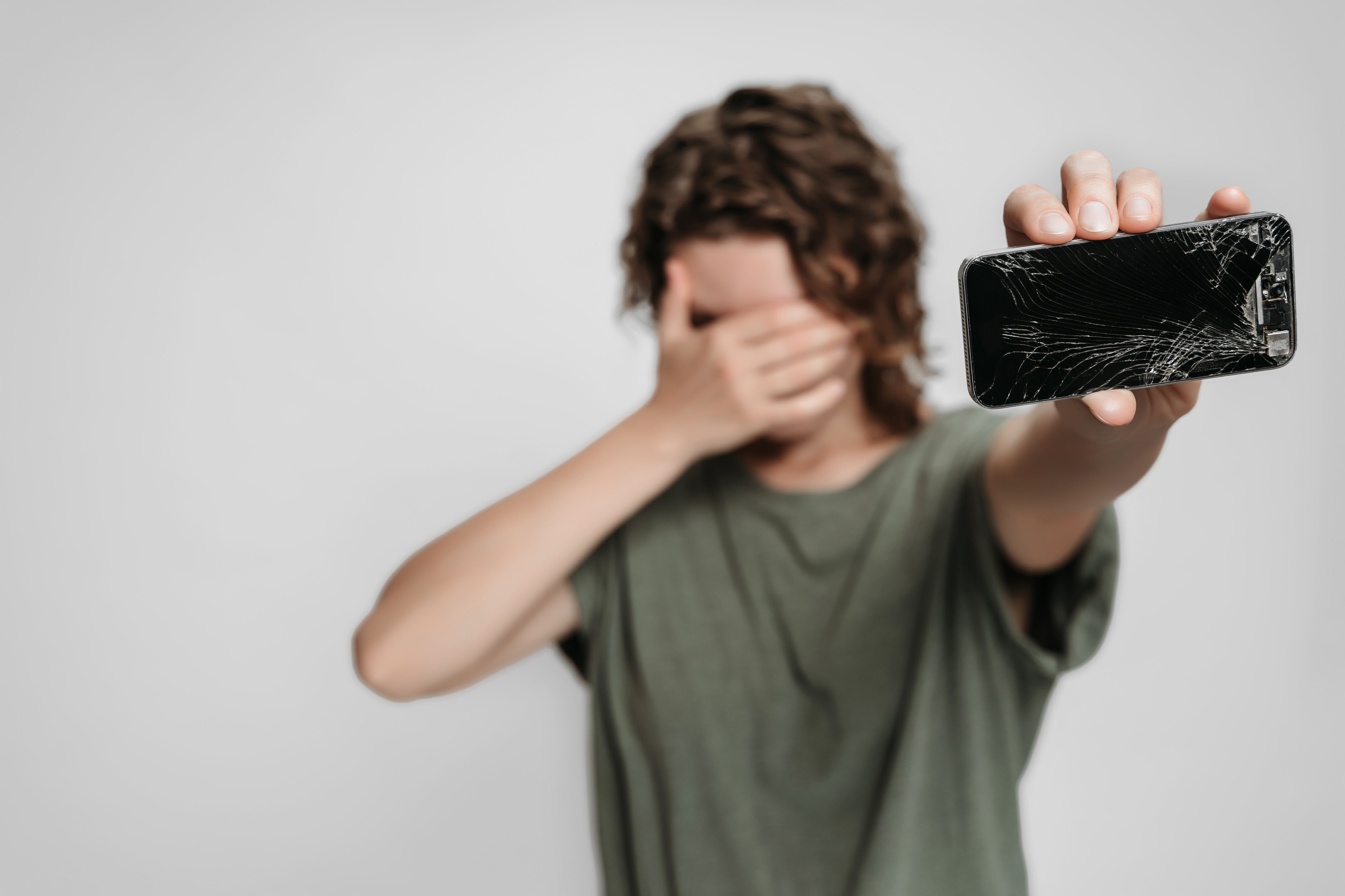 احذر: أماكن شائعة تدمر هاتفك دون علمك
