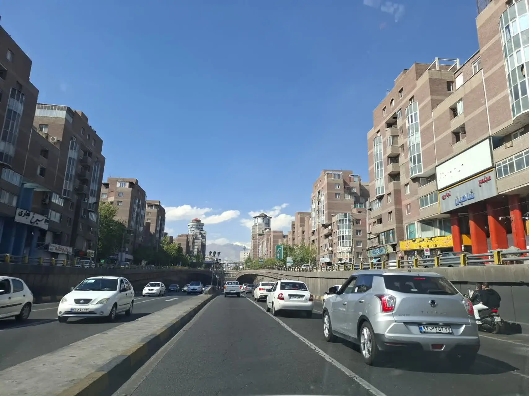 طهران تحت وطأة الحرب: أسعار العقارات والإيجارات تحلق في سماء العاصمة