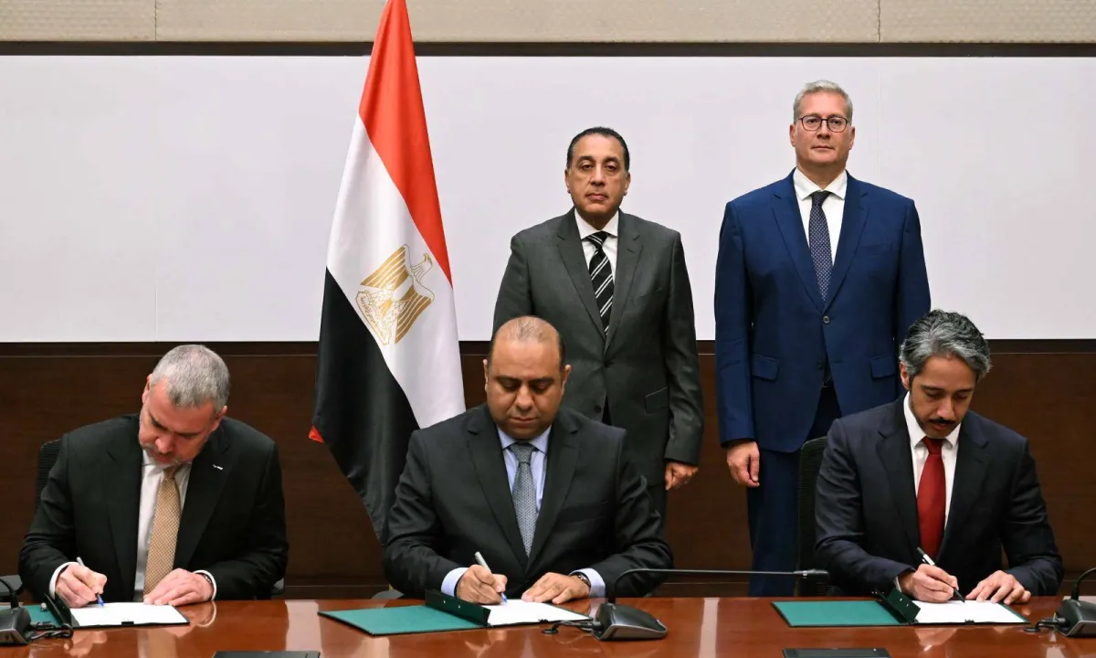 مصر توقع مذكرة تفاهم مع قطر للطاقة وإكسون موبيل لتعزيز استغلال الغاز