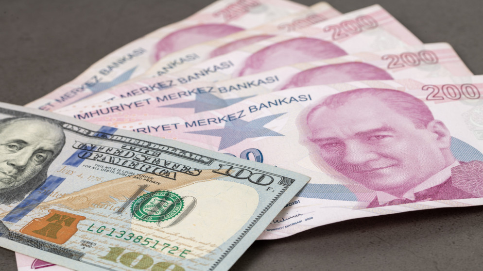الليرة التركية تهوي لمستوى قياسي جديد اثر حكم قضائي