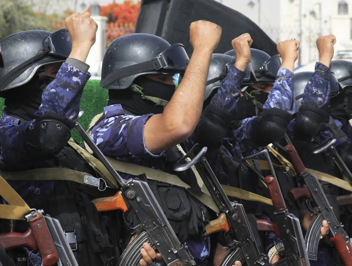 انتهاكات الحوثيين تتصاعد في اب وهدم منازل وتشريد مدنيين