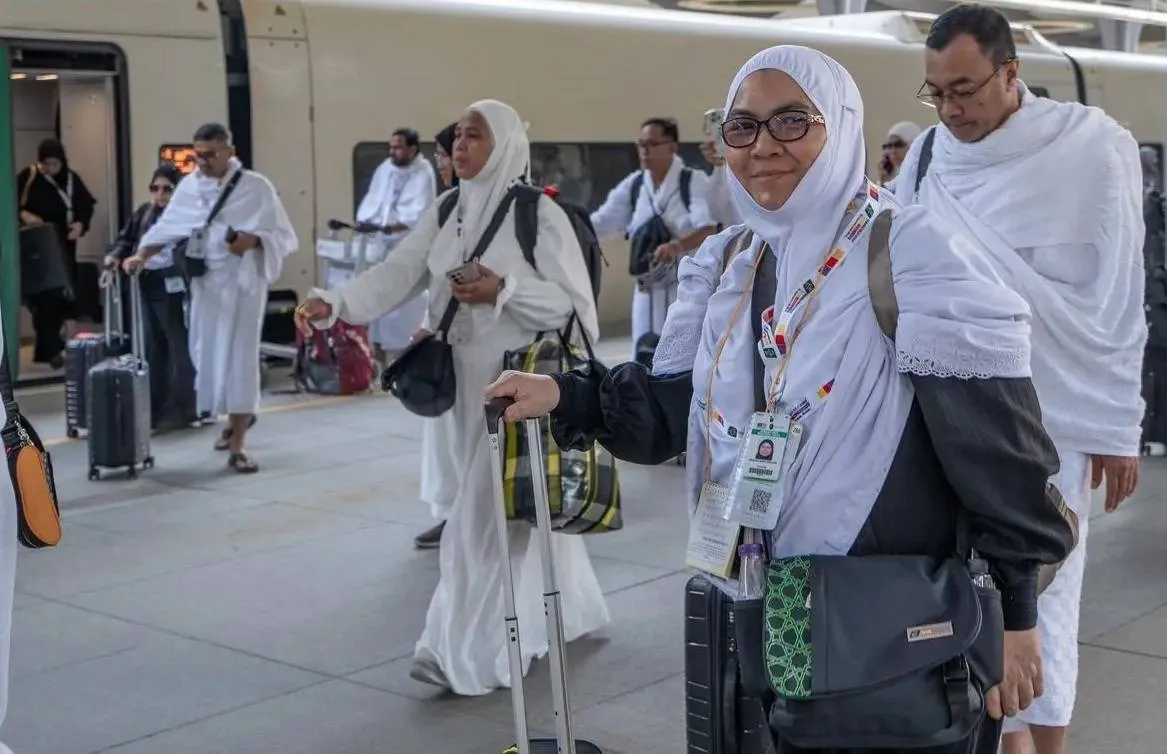 قطار الحرمين ينقل 800 ألف حاج ويسرع رحلات الحجاج بين مكة والمدينة