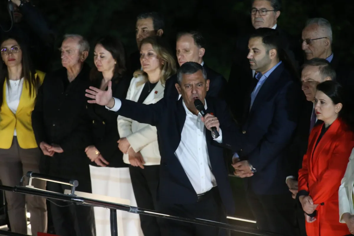 أزمة حزب الشعب الجمهوري تتصاعد وأوزيل يتحدى: سنقاوم حتى السلطة