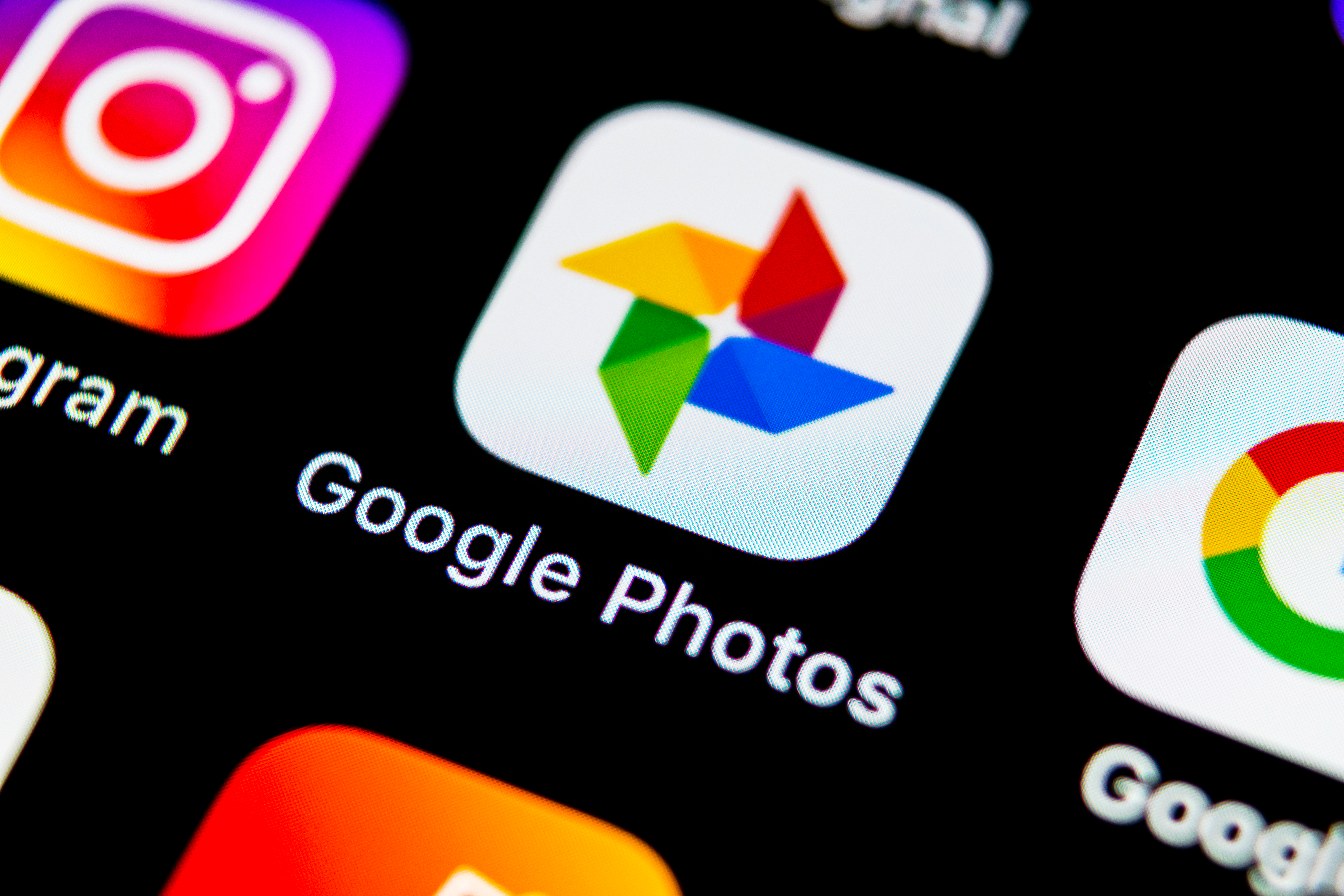 السحابة الرقمية: بين الامان المطلق ومخاطر تهدد خصوصيتك