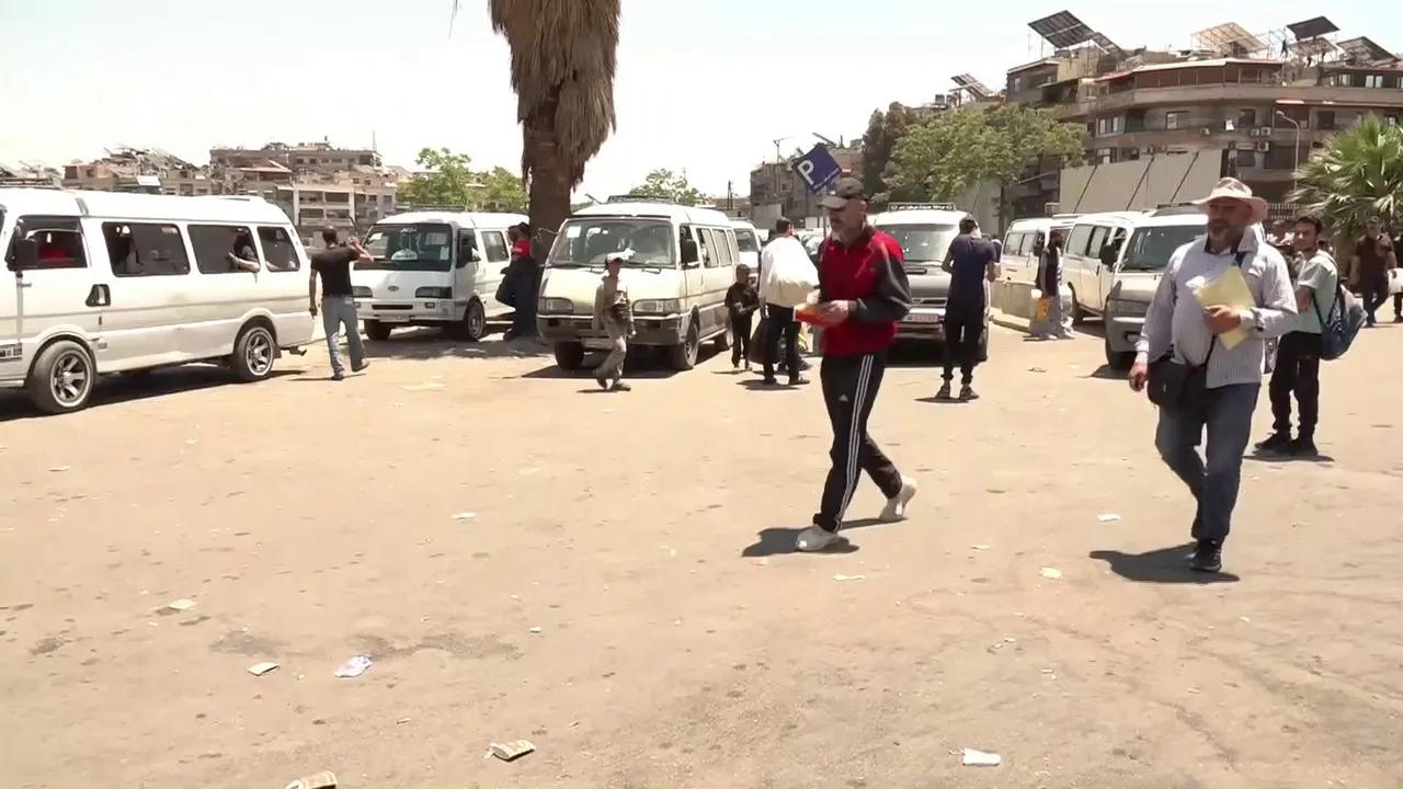 غضب في دمشق بعد رفع تعرفة النقل.. مواطنون يئنون