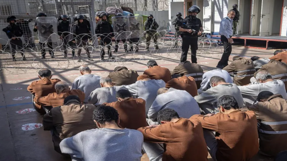 تفشي الجرب يهدد صحة الأسرى في سجون الاحتلال