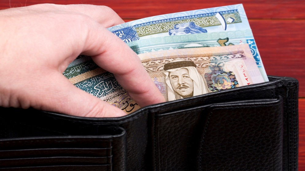 العيدية عادة رمضانية تعزز التواصل والفرح