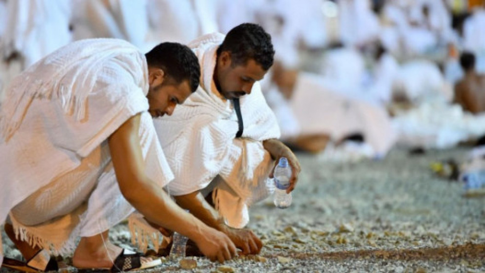 حجاج بيت الله الحرام يفيضون الى مزدلفة بعد الوقوف بعرفات