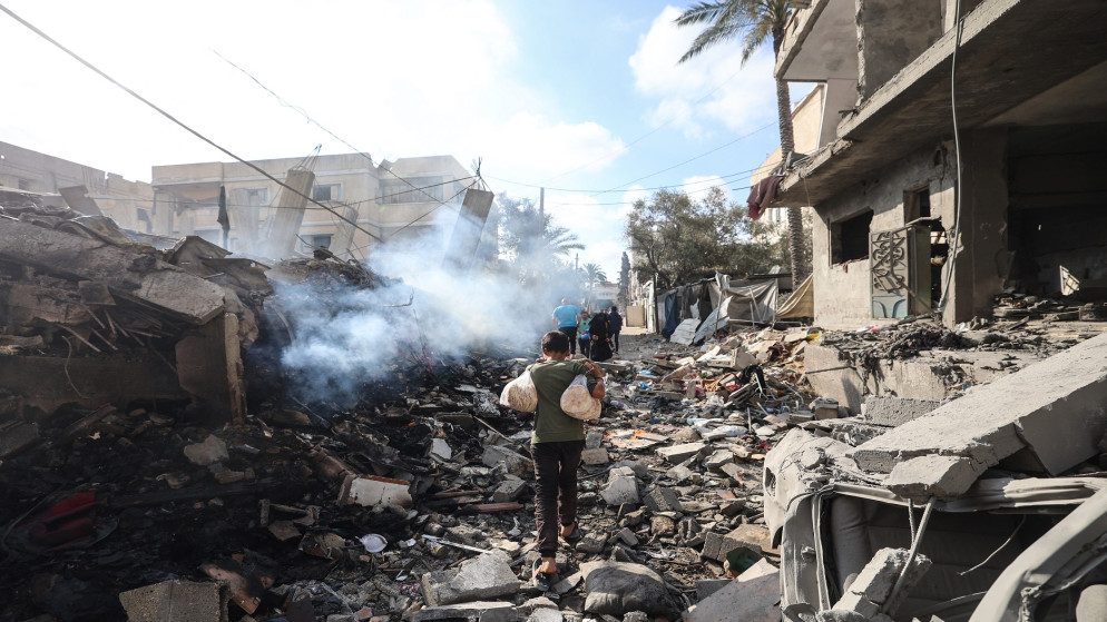 غزة تحت القصف: شهداء وجرحى في غارة اسرائيلية تستهدف منزلا