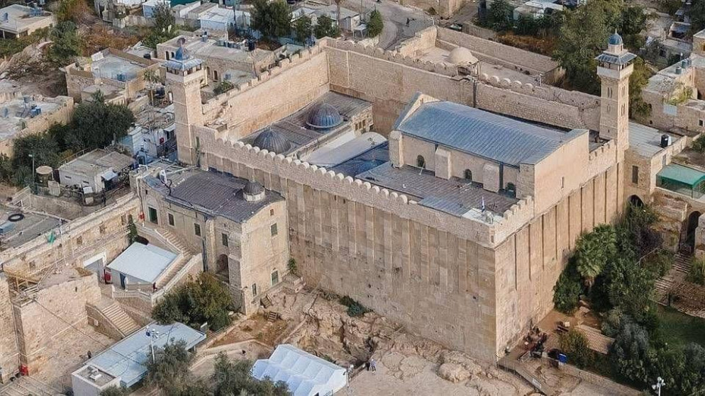 الاحتلال يغلق الحرم الابراهيمي في الخليل ويمنع الفلسطينيين من دخوله