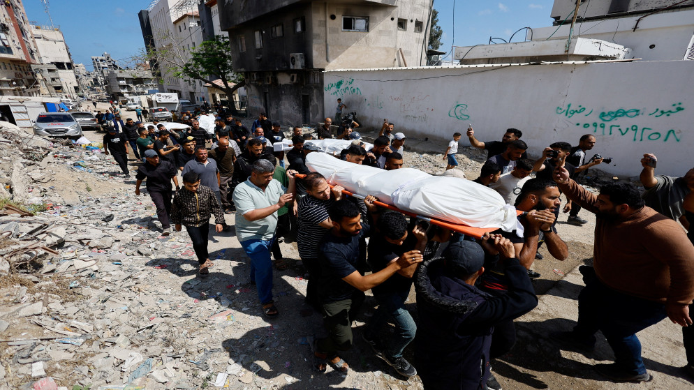 غزة تحت القصف: شهداء وجرحى في خان يونس واستهداف لمحيط مستشفى الاقصى