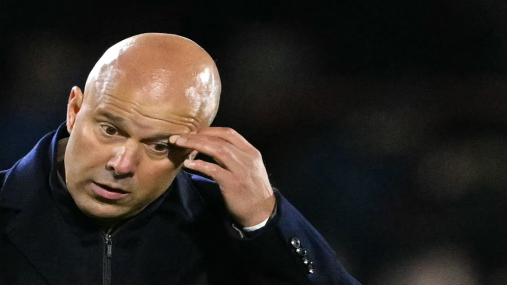 ليفربول يقيل المدرب سلوت بعد موسم مخيب في الدوري الانكليزي