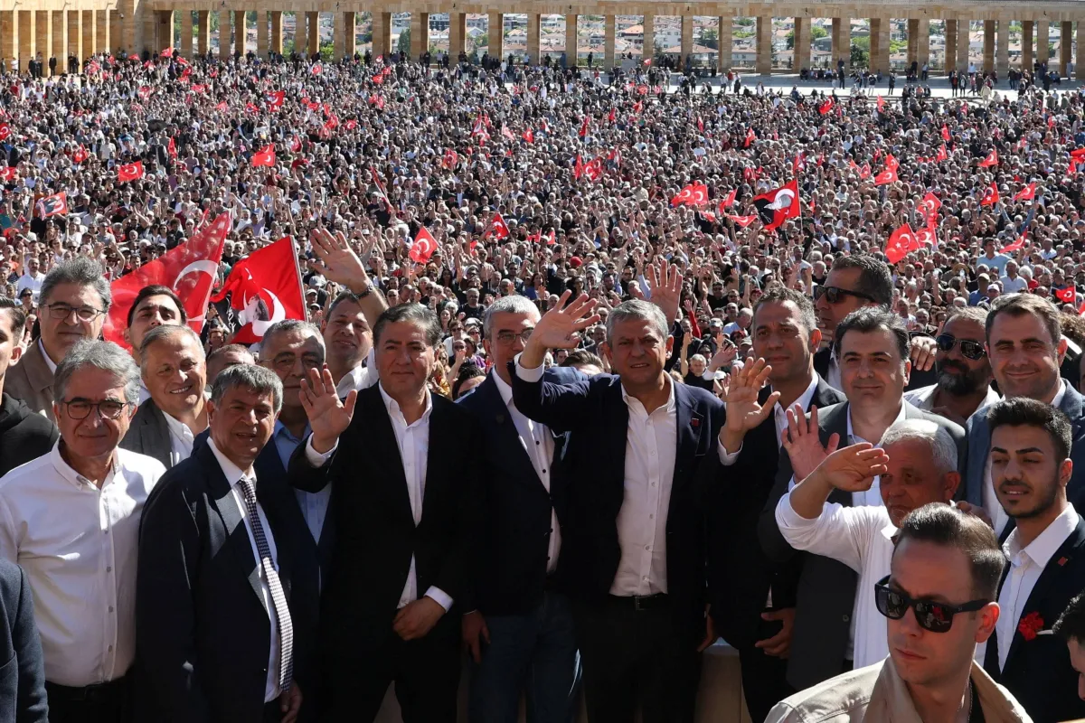 صراع الزعامة يشتد في حزب الشعب الجمهوري التركي وأوزيل يتحدى كليتشدار أوغلو