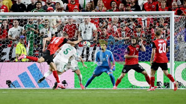 كأس العالم .. تأهل الجزائر والنمسا إلى دور 32 بعد التعادل 33
