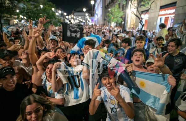 50 ألف مشجع أرجنتيني يغزون نيويورك قبل نهائي كأس العالم