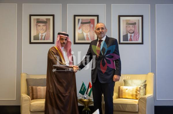 الصفدي ونظيره السعودي يبحثان التطورات الإقليمية وحرية الملاحة
