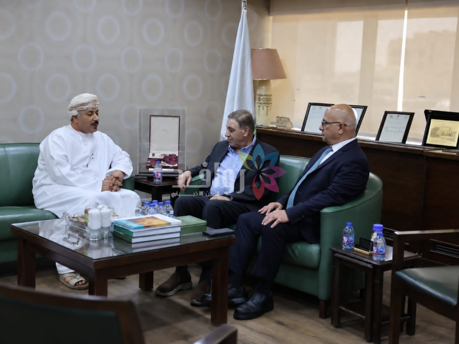 السفير العُماني يطلع على إنجازات البوتاس العربية ومشاريعها التوسعية