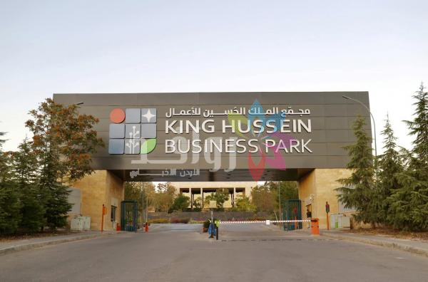 مجمع الأعمال يوقف قرار مواقف المركبات مقابل أجر