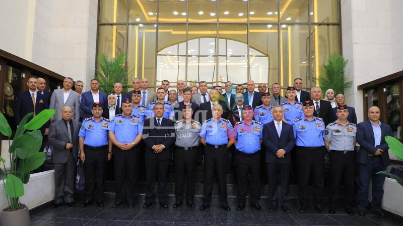 مدير الأمن العام يكرّم عدداً من الضباط المتقاعدين