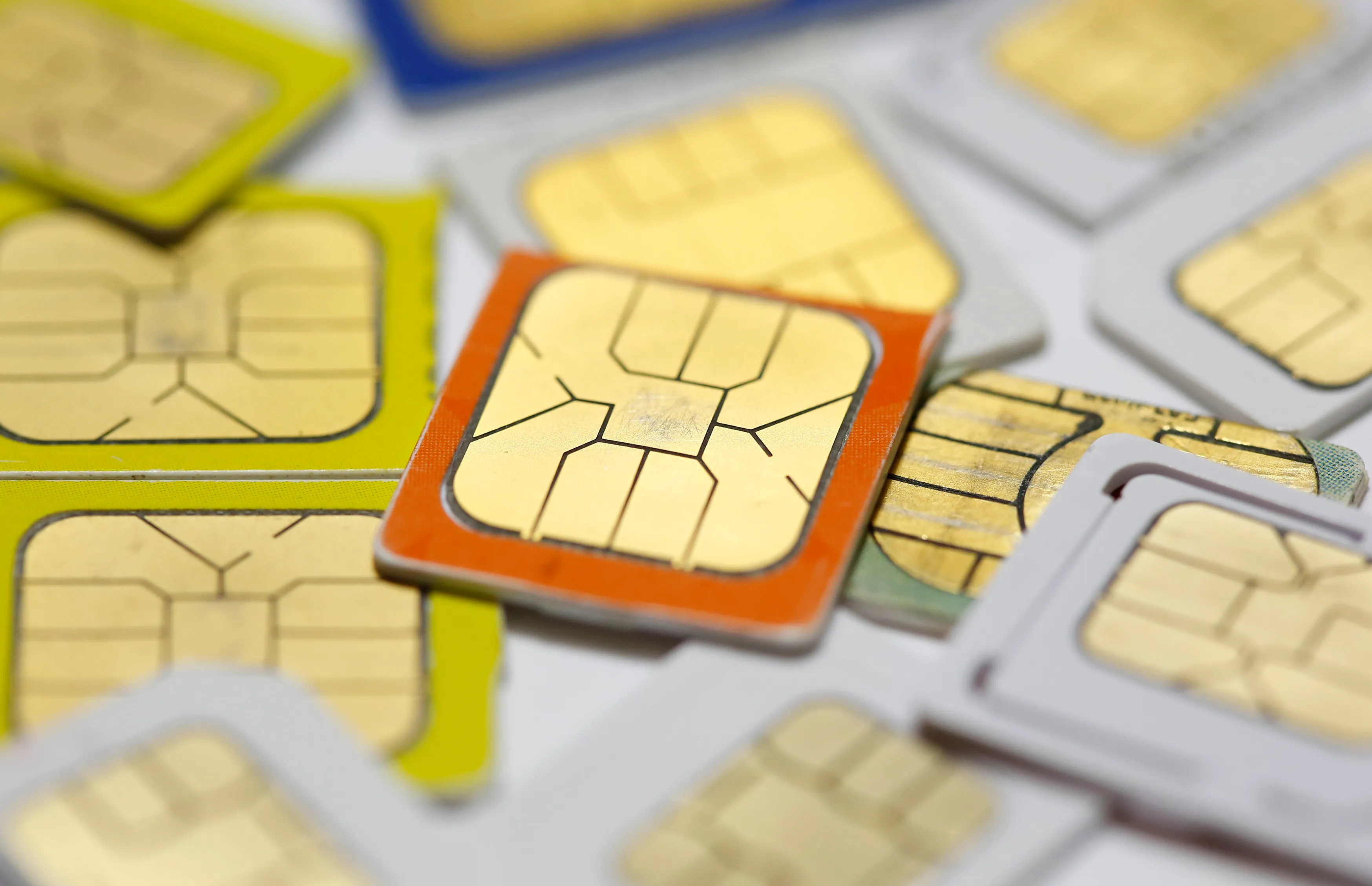 ازمة شرائح المحمول في مصر.. تحرك عاجل من تنظيم الاتصالات ضد الشركات