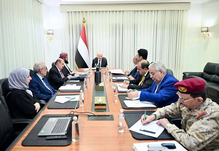مجلس الدفاع الوطني يوجه بتكثيف العمليات العسكرية ضد الحوثيين ويشيد بالدعم السعودي