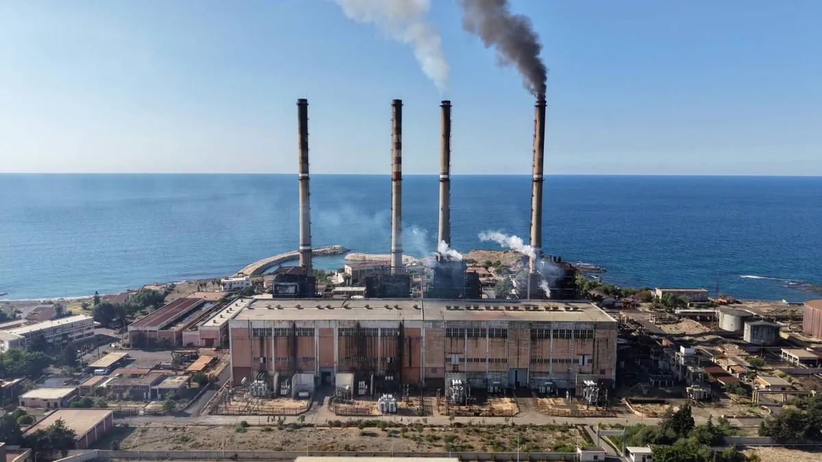 مصرع 3 عمال في انفجار غامض داخل محطة بانياس الحرارية في سوريا