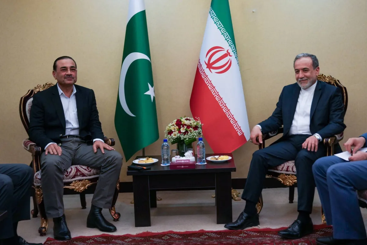 تحركات دبلوماسية مكثفة بين طهران واسلام اباد وسط تعثر مسار التفاوض مع واشنطن