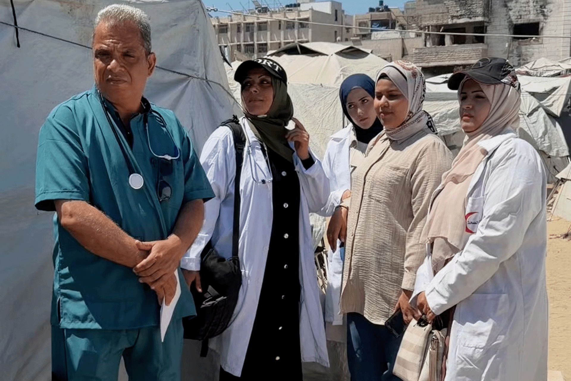 مبادرة طبية متنقلة تصل الى خيام النازحين في غزة لتقديم الرعاية الصحية