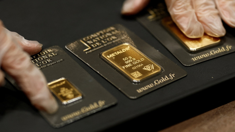 الذهب يحلق نحو قمة جديدة وسط تراجع الدولار ومكاسب اسبوعية قوية