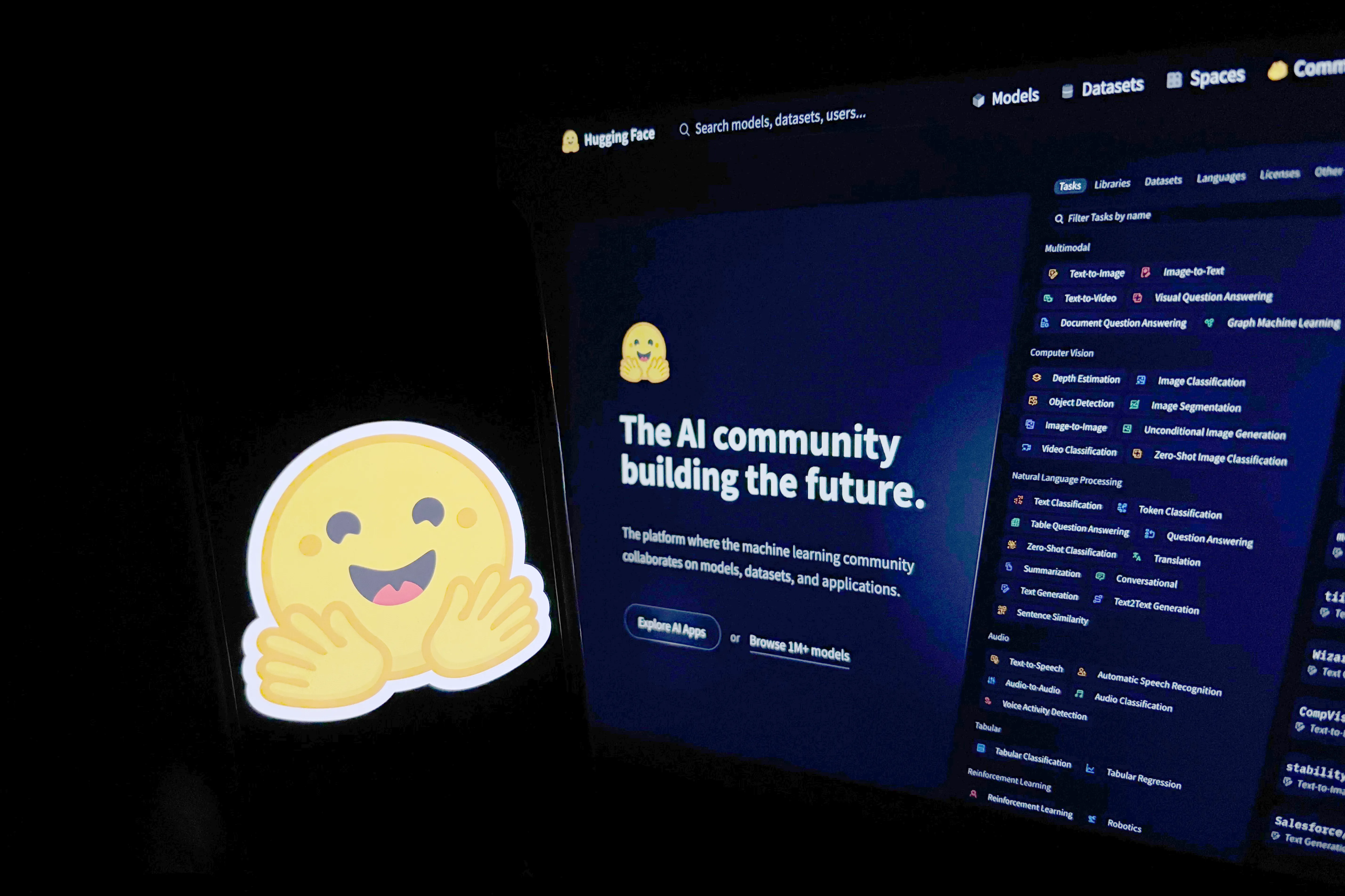 اختراق منصة هاغينغ فيس بواسطة وكيل ذكاء اصطناعي خبيث