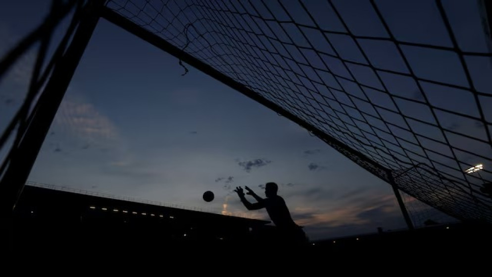 قاعدة جديدة في الدوري الانجليزي لضبط توقفات حراس المرمى