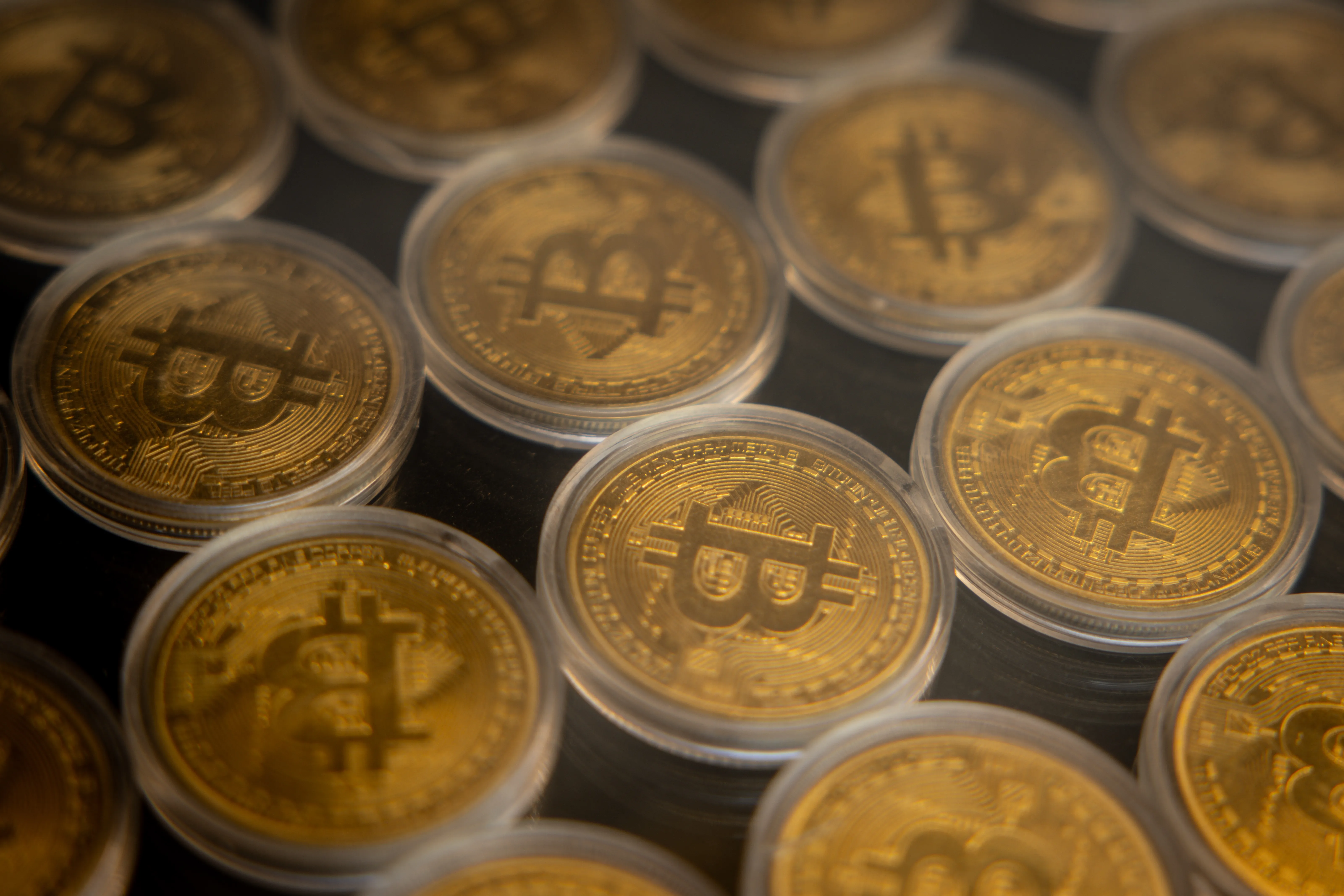 انهيار عملة ترمب الرقمية.. تفاصيل تبخر مليارات الدولارات من سوق الميم