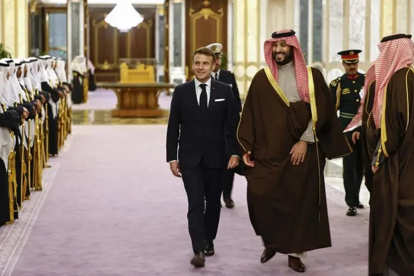 العلاقات السعودية الفرنسية: مسيرة تسع زيارات ترسم ملامح الشراكة الاستراتيجية