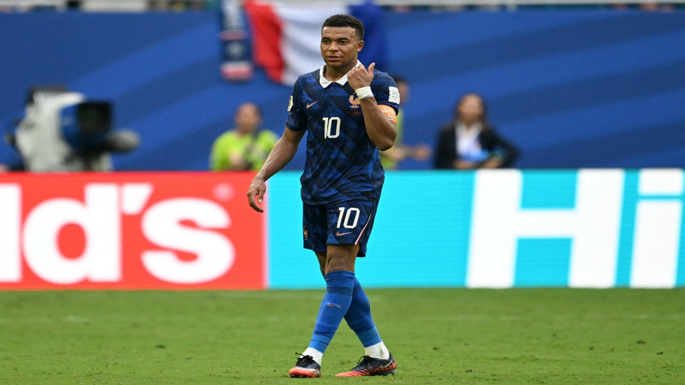 مبابي يفتح النار على اداء فرنسا ويحطم رقما قياسيا في ليلة الوداع