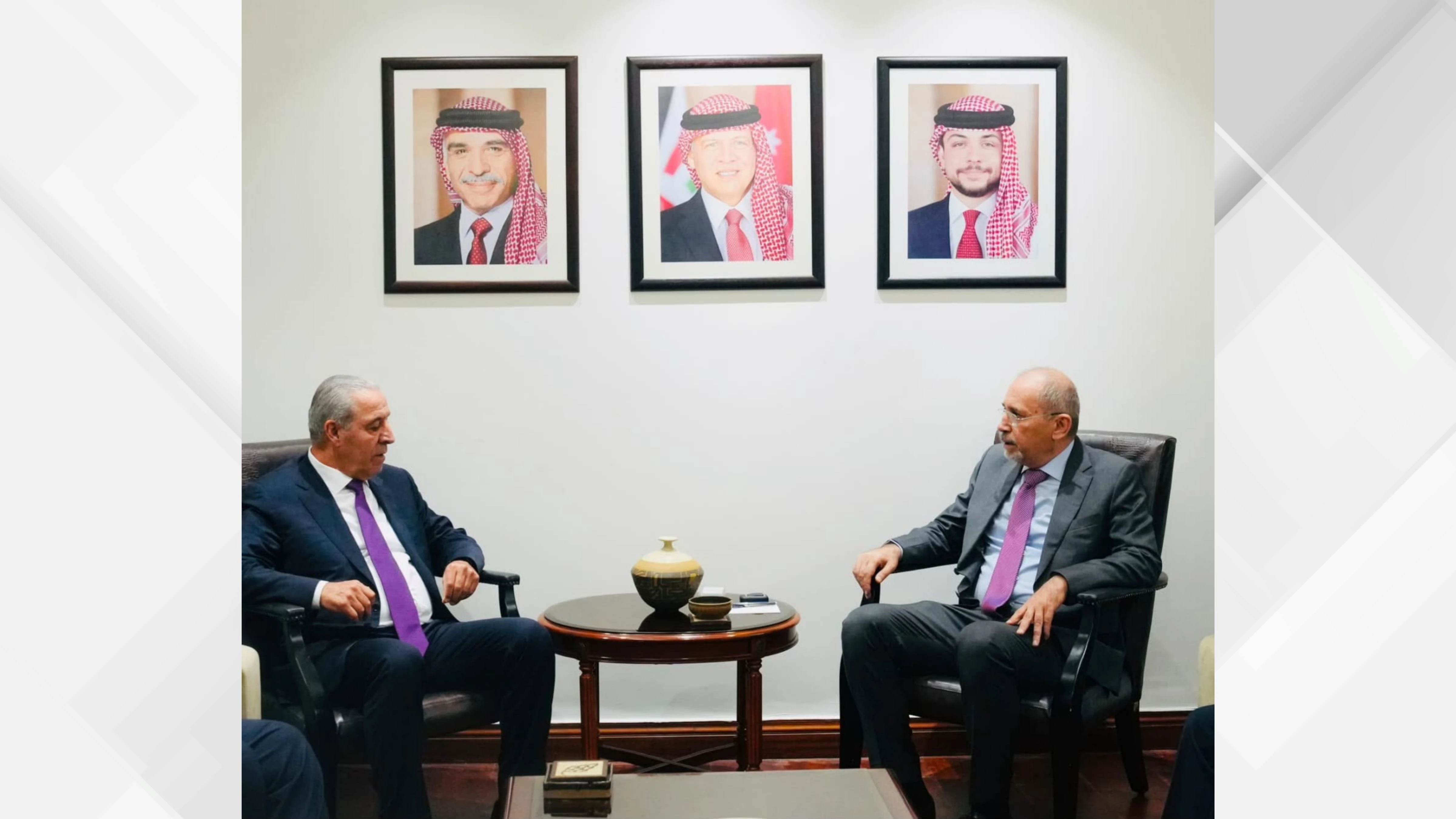 الصفدي يبحث مع حسين الشيخ تداعيات التصعيد في الاراضي الفلسطينية