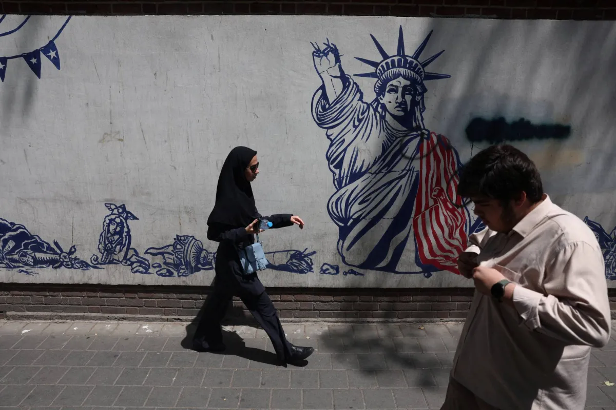 واشنطن تشدد الخناق الاقتصادي على طهران وتحركات دبلوماسية مكثفة لاحتواء التوتر