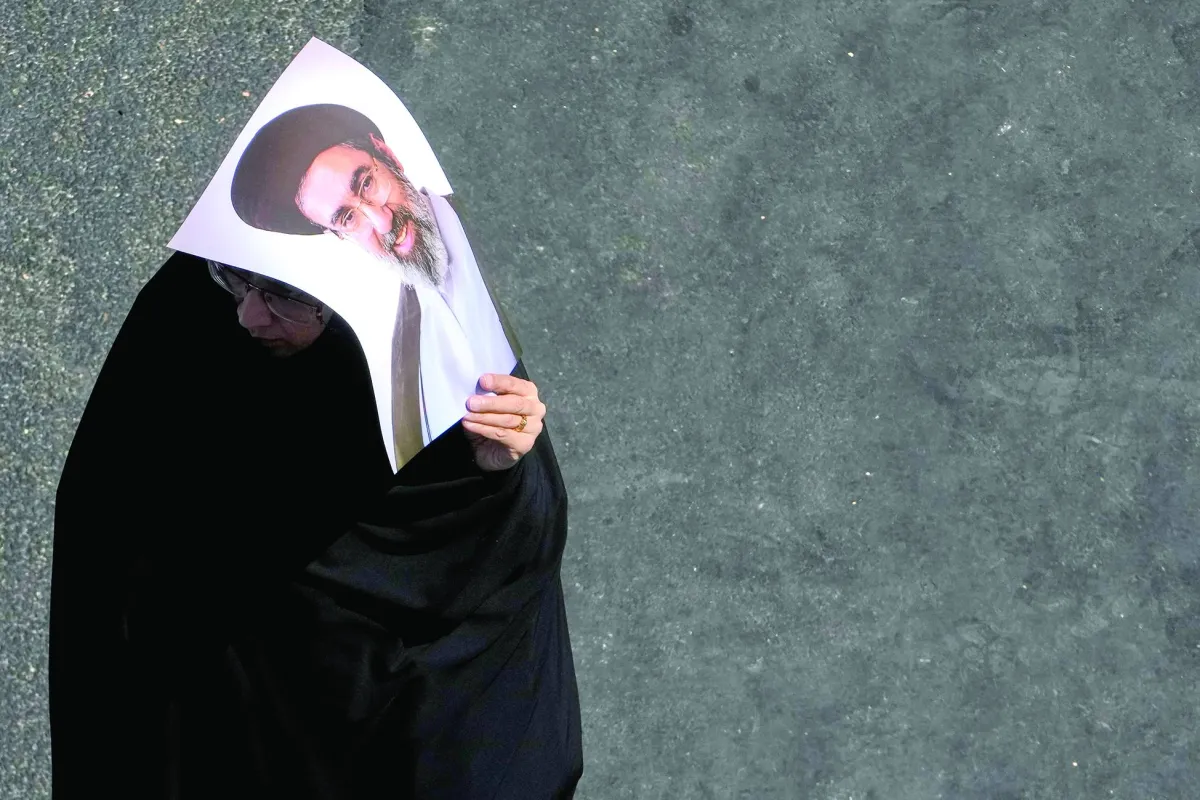 مجتبى خامنئي يوجه تحذيرا من كشف نقاط الضعف الايرانية امام العدو