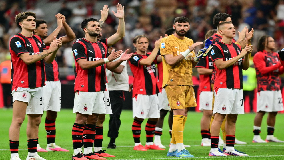 ميلان يعتلي صدارة الدوري الايطالي بفضل تالق راموش