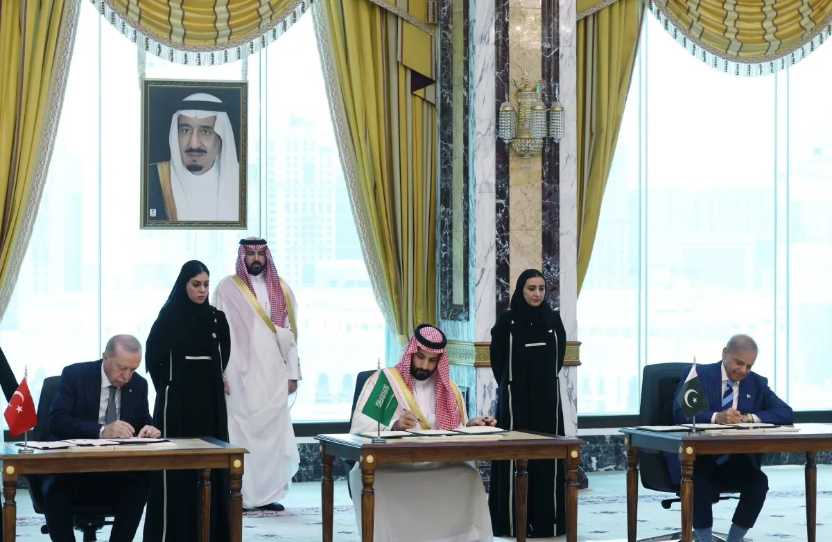 تعاون استراتيجي دفاعي يجمع السعودية وتركيا وباكستان في اسطنبول