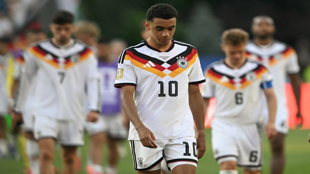 ميرتس يدافع عن المنتخب الالماني وسط عاصفة من الانتقادات السياسية والرياضية