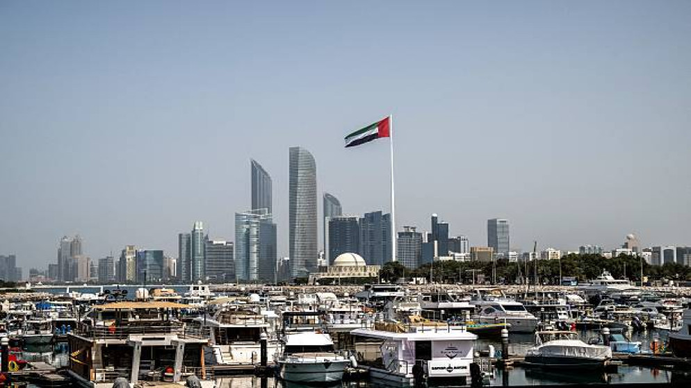 الدفاع الاماراتية تتصدى لطائرة مسيرة اخترقت المياه الاقليمية