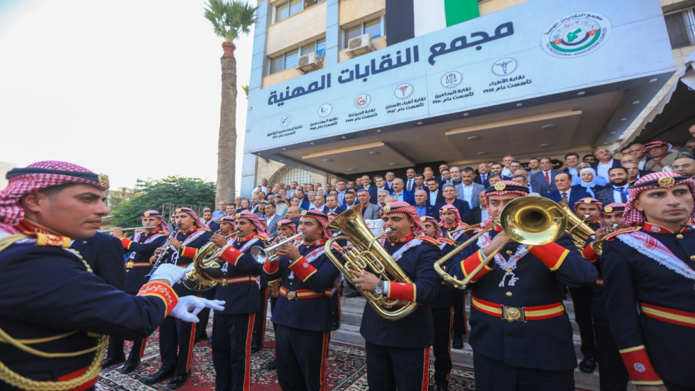 معلم وطني جديد في مجمع النقابات المهنية يجسد معاني السيادة والولاء