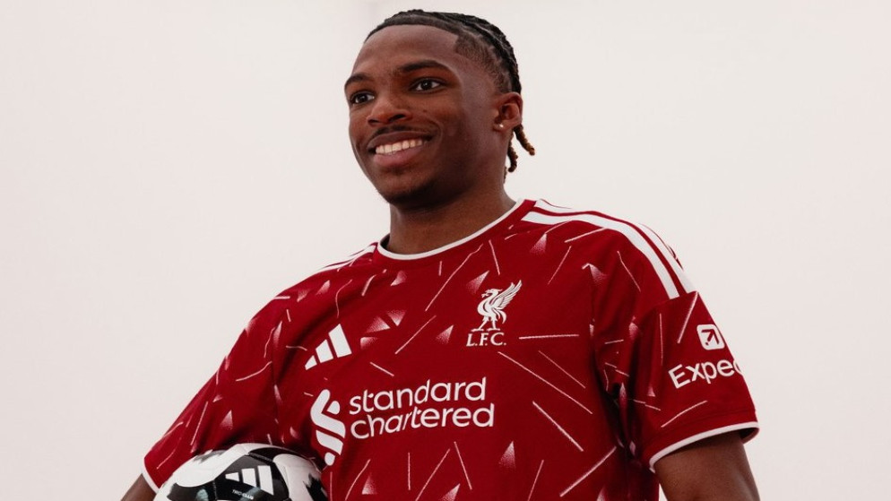 ليفربول يعلن رسميا ضم المدافع الفرنسي جيريمي جاكيه لتعزيز صفوفه