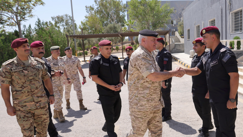 الحنيطي يوجه بتعزيز قدرات وحدات الجيش العربي القتالية