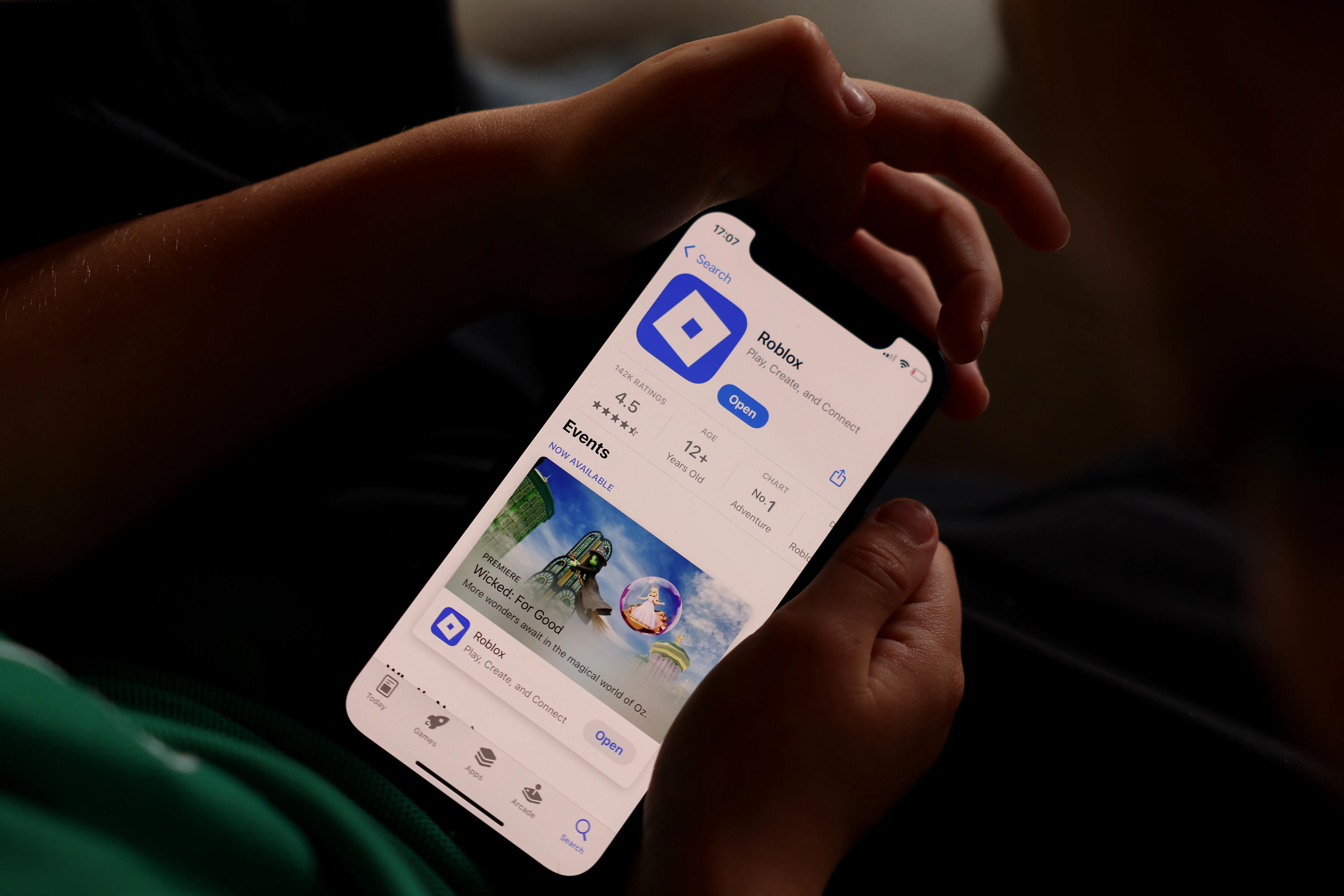 اوروبا تفرض قيودا صارمة على شات جي بي تي وريديت وروبلوكس