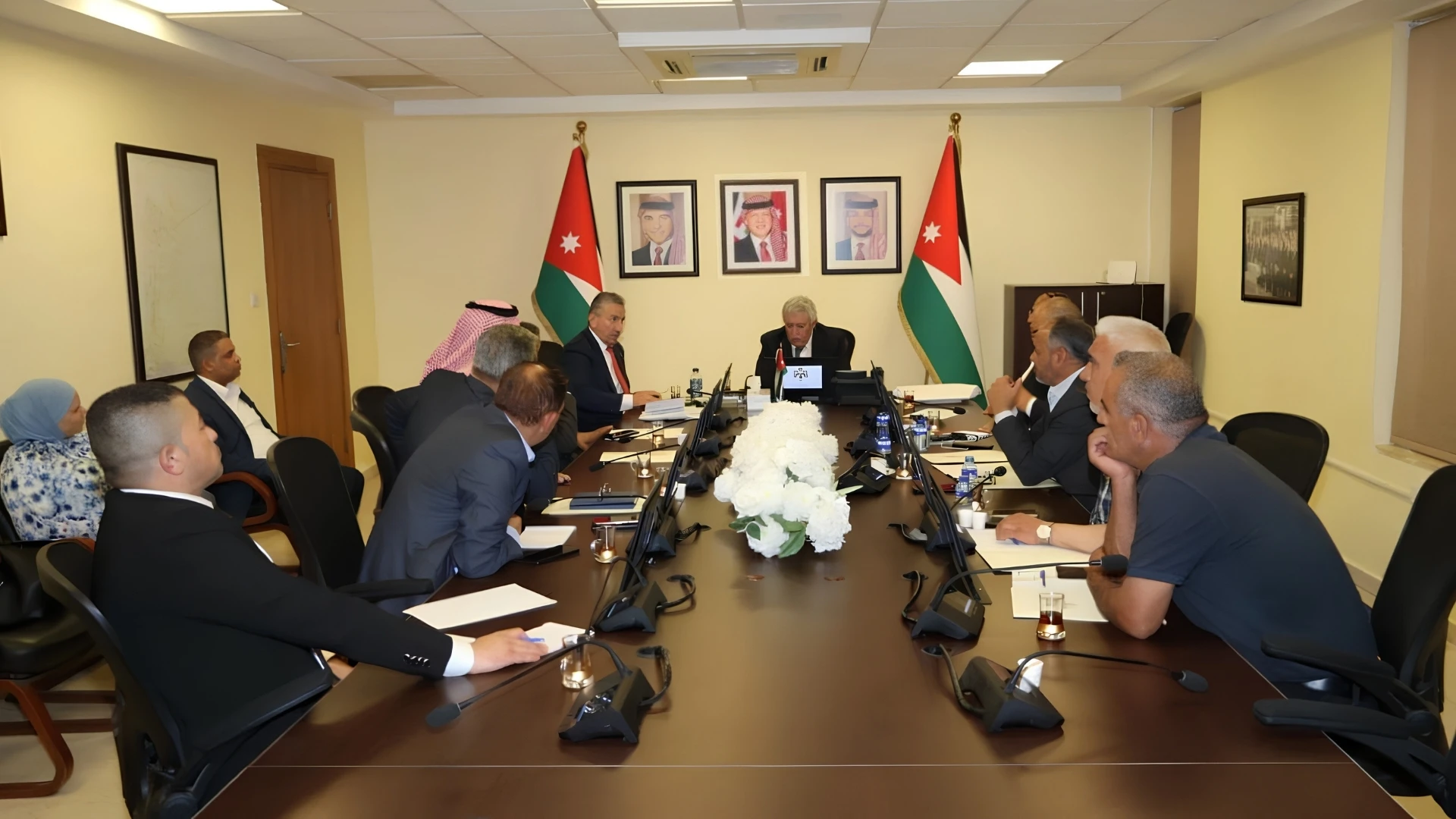 وزير النقل يبحث مع مالكي الشاحنات خطط تحديث قطاع النقل البري