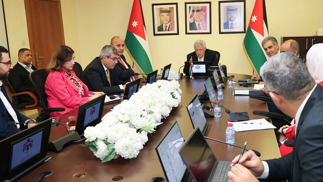 وزير النقل يتحرك لشمول سائقي تطبيقات النقل بمظلة الضمان الاجتماعي