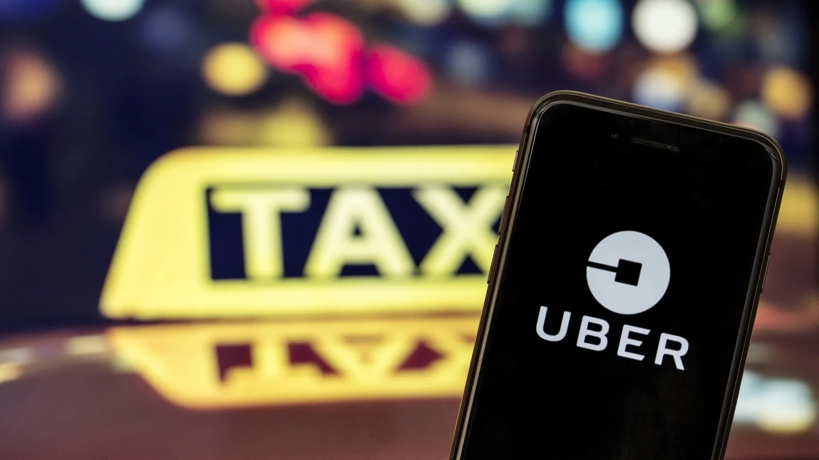 خروج اوبر من نيجيريا واوغندا يثير تساؤلات حول مستقبل تطبيقات النقل في افريقيا